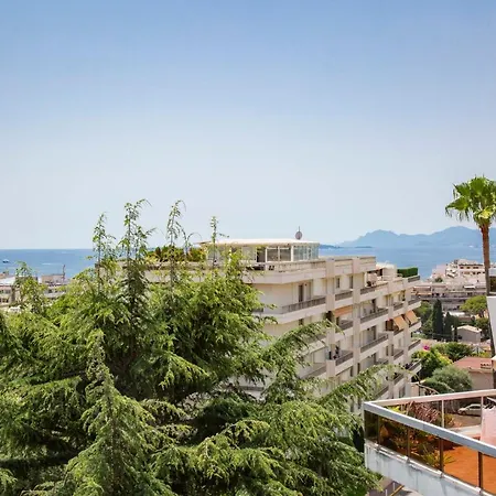 Studio With A 12 M2 Terrasse Sea View In Juan Les Pins